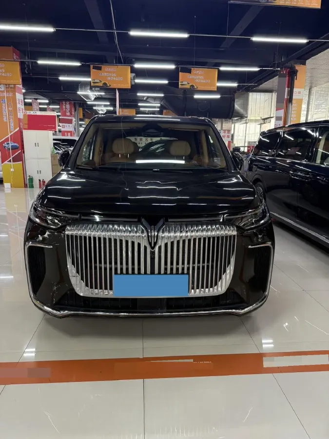 2025 Voyah Dream 1.5T 150HP L4 PHEV 41.7KWH,autocango,china used car exporter,china ev exporter,chinese used car exporter,chinese used ev exporter