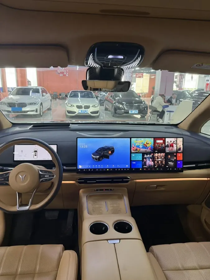 2025 Voyah Dream 1.5T 150HP L4 PHEV 41.7KWH,autocango,china used car exporter,china ev exporter,chinese used car exporter,chinese used ev exporter