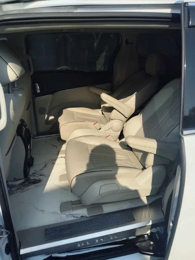 2021 Buick GL8 2.0T 237HP L4 9AT,autocango,china used car exporter,china ev exporter,chinese used car exporter,chinese used ev exporter