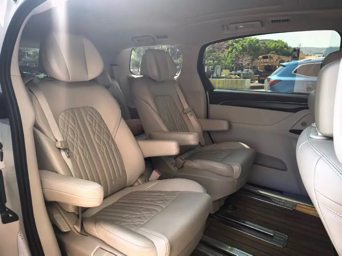 2021 Buick GL8 2.0T 237HP L4 9AT,autocango,china used car exporter,china ev exporter,chinese used car exporter,chinese used ev exporter