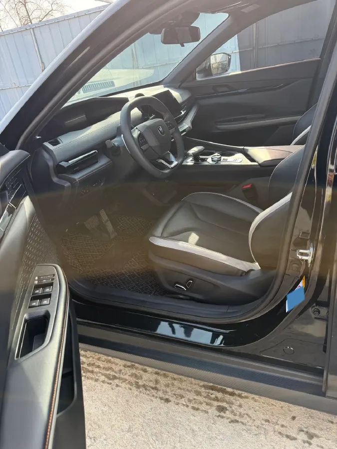 2023 ChangAn UNI-V 1.5T 188HP L4 7DCT,autocango,china used car exporter,china ev exporter,chinese used car exporter,chinese used ev exporter