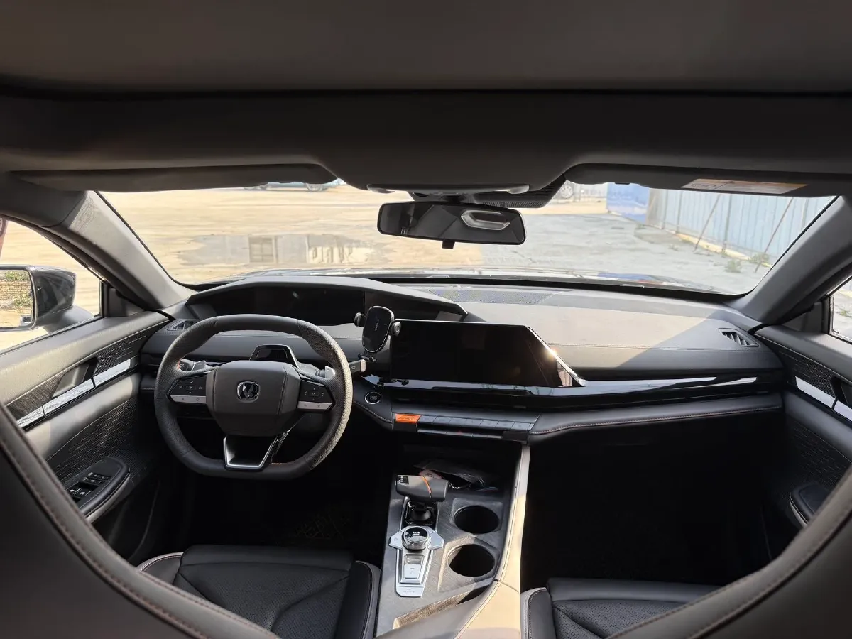 2023 ChangAn UNI-V 1.5T 188HP L4 7DCT,autocango,china used car exporter,china ev exporter,chinese used car exporter,chinese used ev exporter