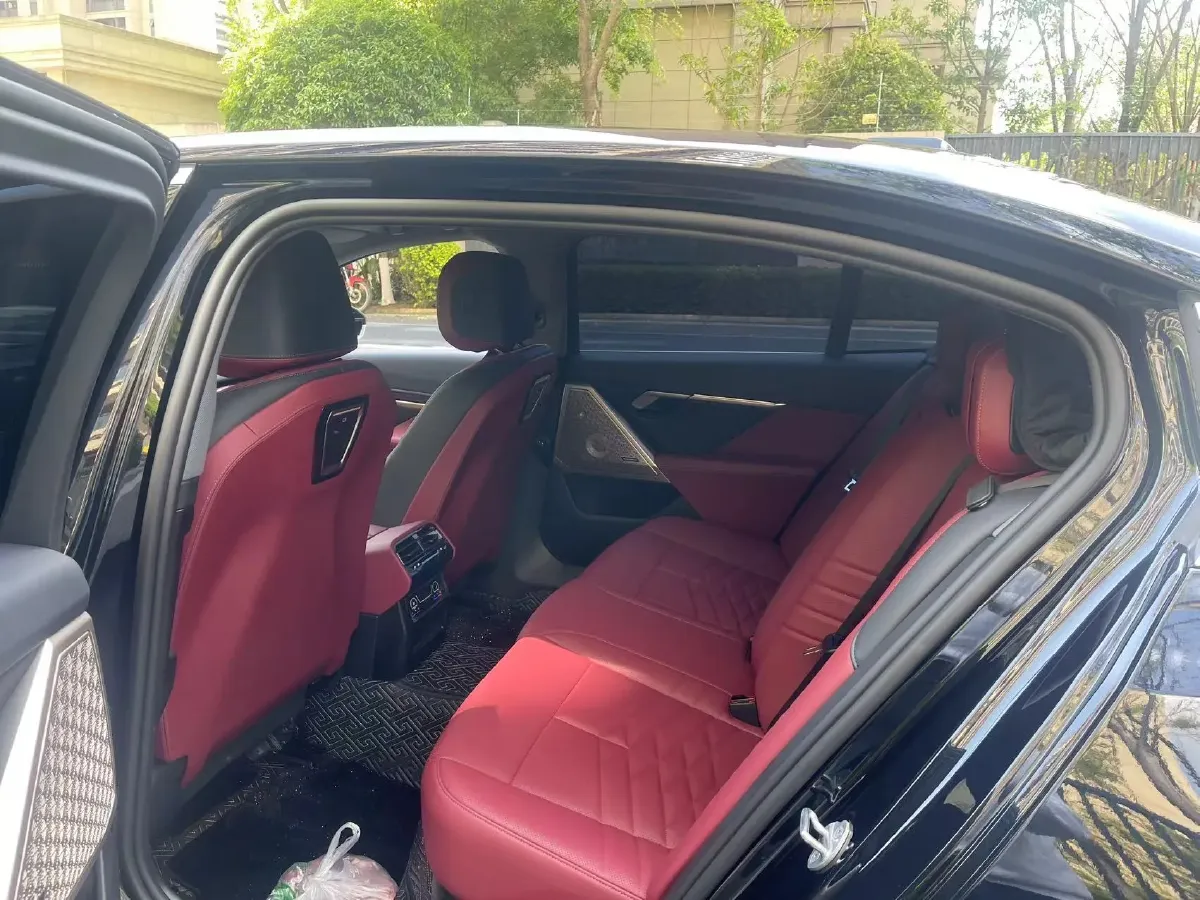 2024 BMW 5 Series 2.0T 258HP L4 8AT,autocango,china used car exporter,china ev exporter,chinese used car exporter,chinese used ev exporter