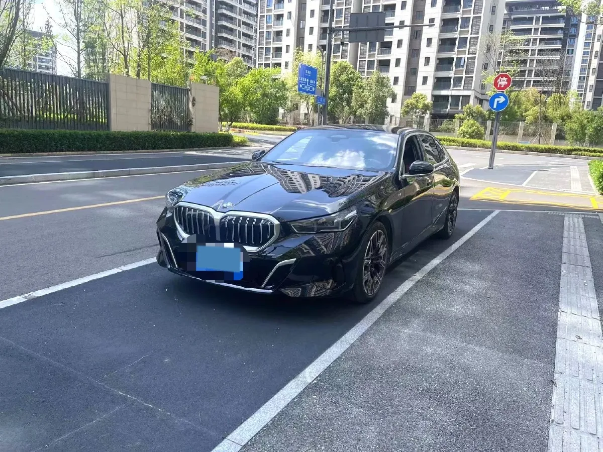 2024 BMW 5 Series 2.0T 258HP L4 8AT,autocango,china used car exporter,china ev exporter,chinese used car exporter,chinese used ev exporter