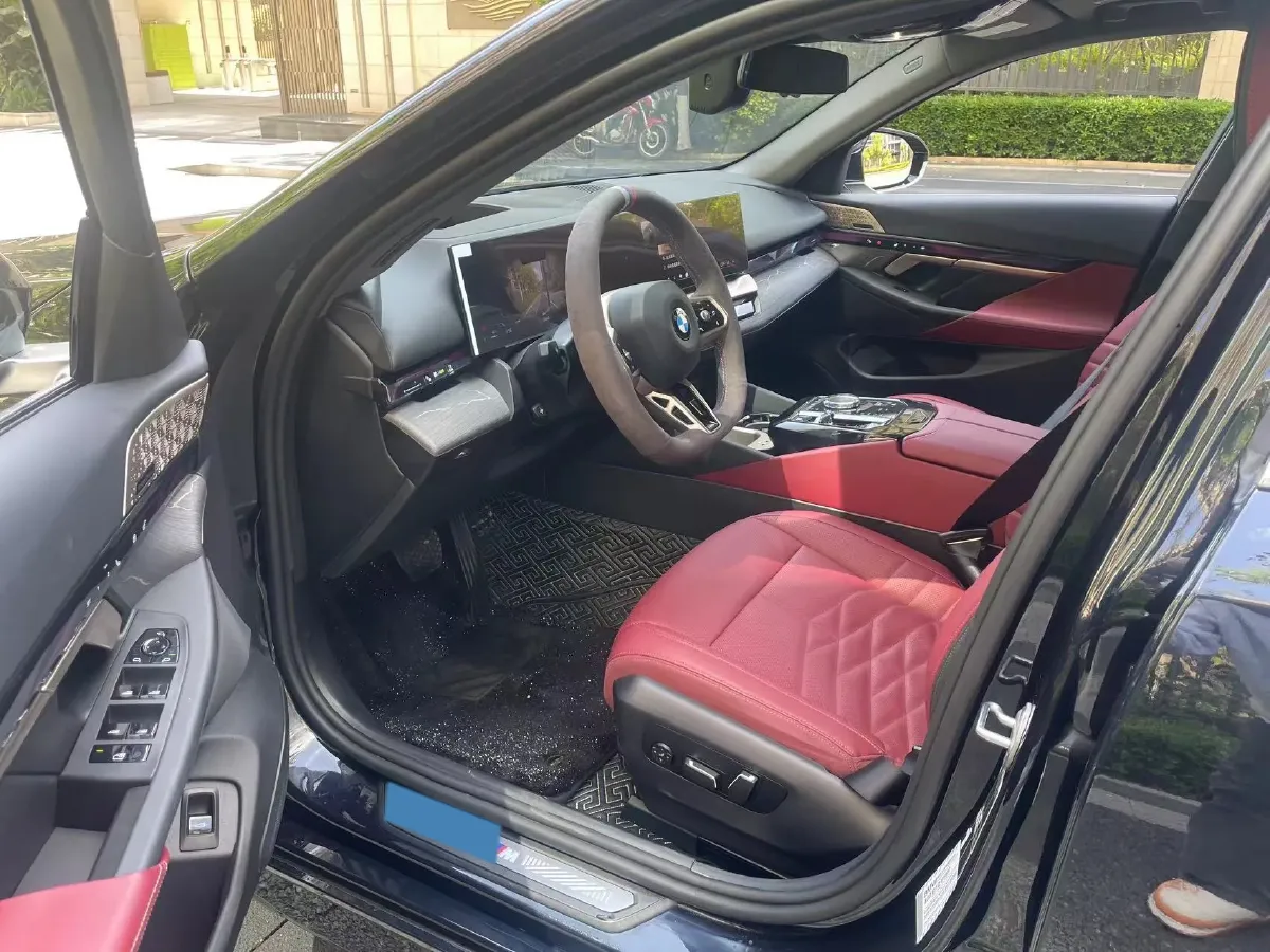 2024 BMW 5 Series 2.0T 258HP L4 8AT,autocango,china used car exporter,china ev exporter,chinese used car exporter,chinese used ev exporter