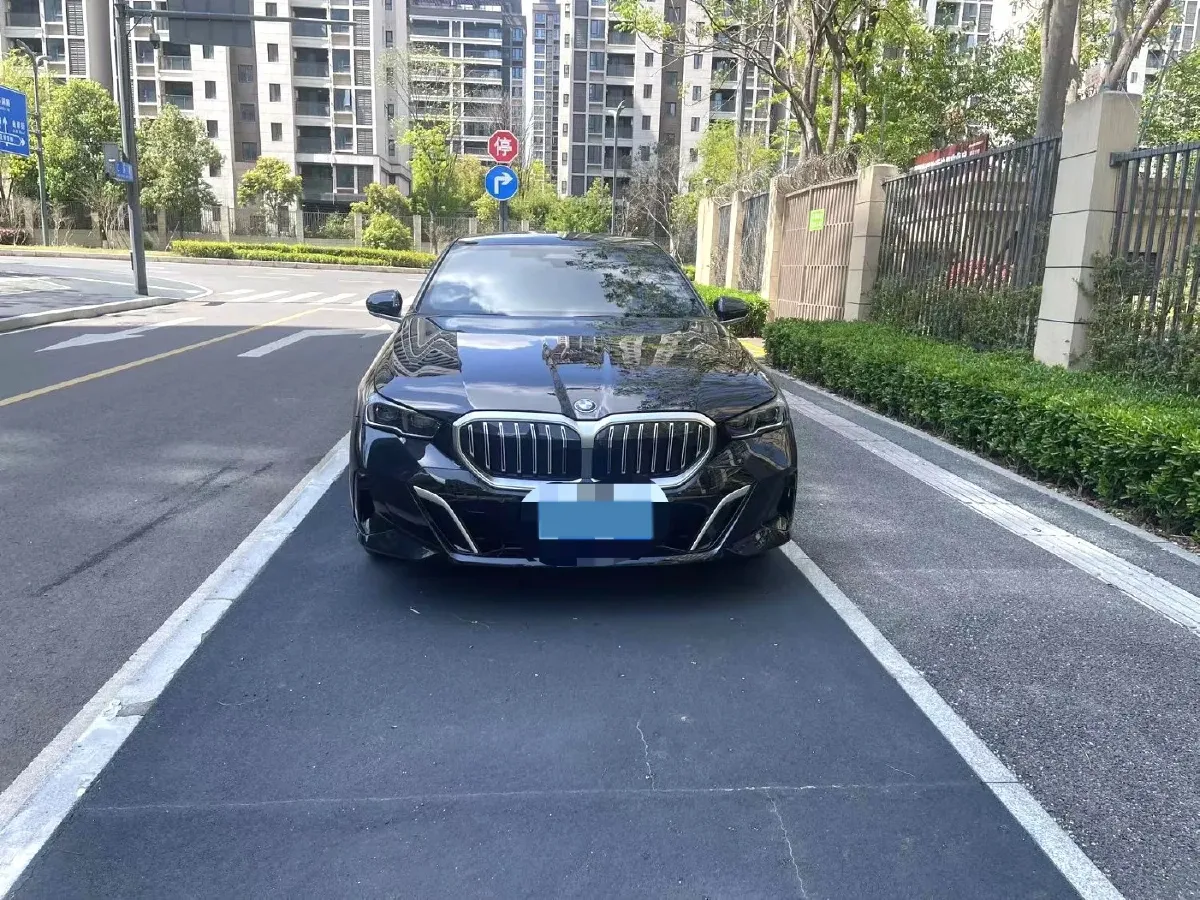 2024 BMW 5 Series 2.0T 258HP L4 8AT,autocango,china used car exporter,china ev exporter,chinese used car exporter,chinese used ev exporter