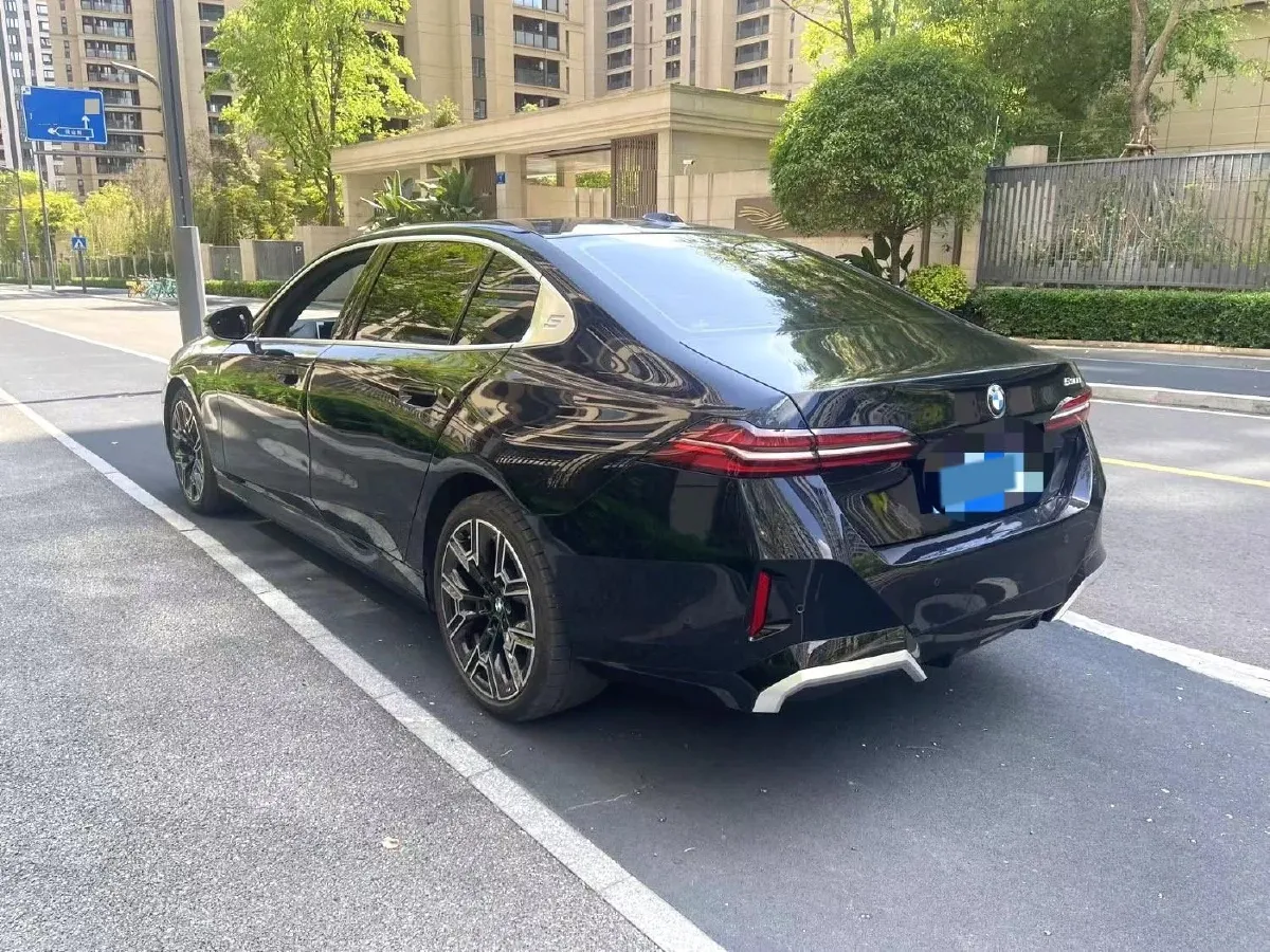 2024 BMW 5 Series 2.0T 258HP L4 8AT,autocango,china used car exporter,china ev exporter,chinese used car exporter,chinese used ev exporter
