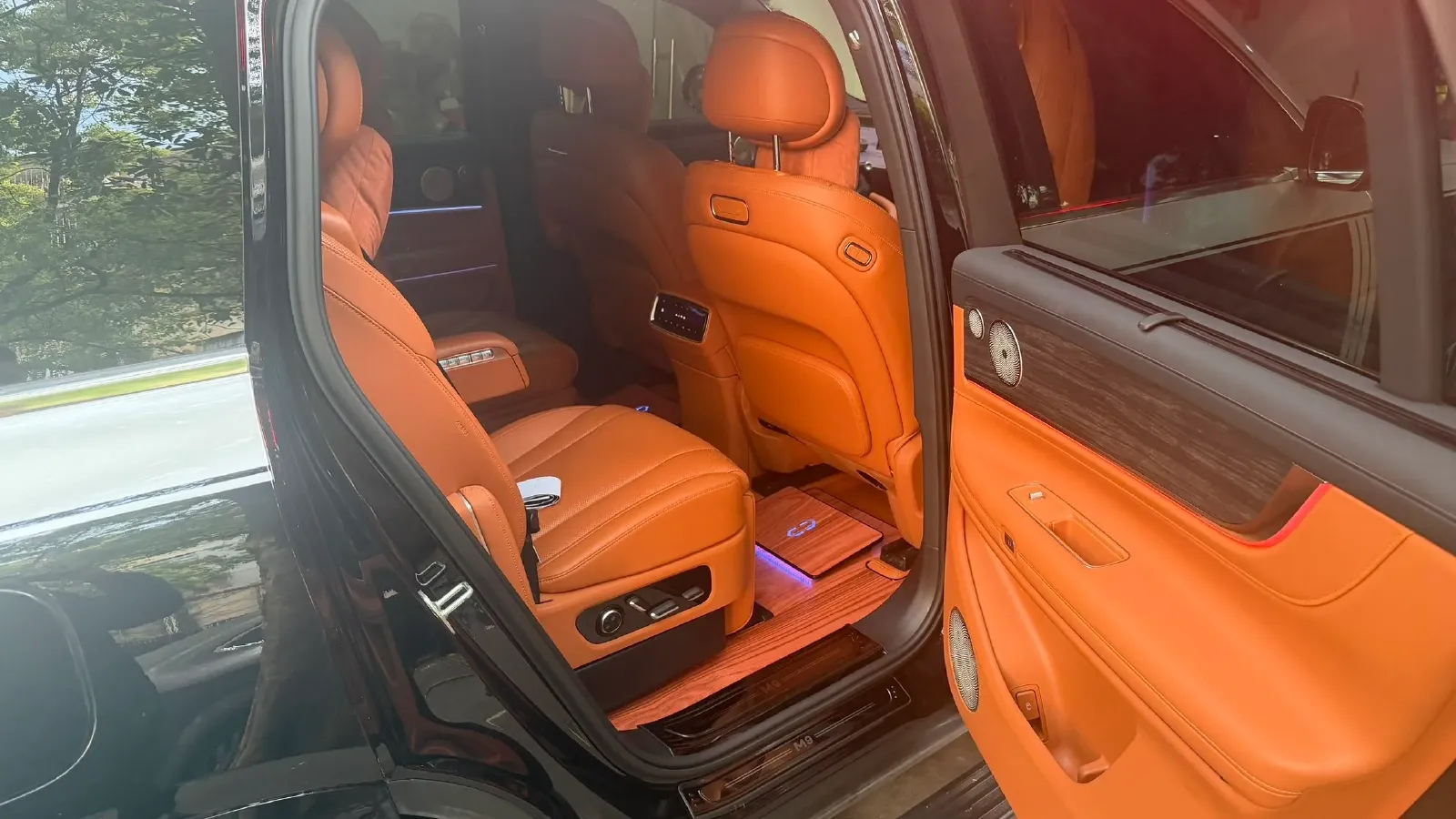 2024 AITO AITO M9 1.5T 152HP L4 REEV 42KWH,autocango,china used car exporter,china ev exporter,chinese used car exporter,chinese used ev exporter