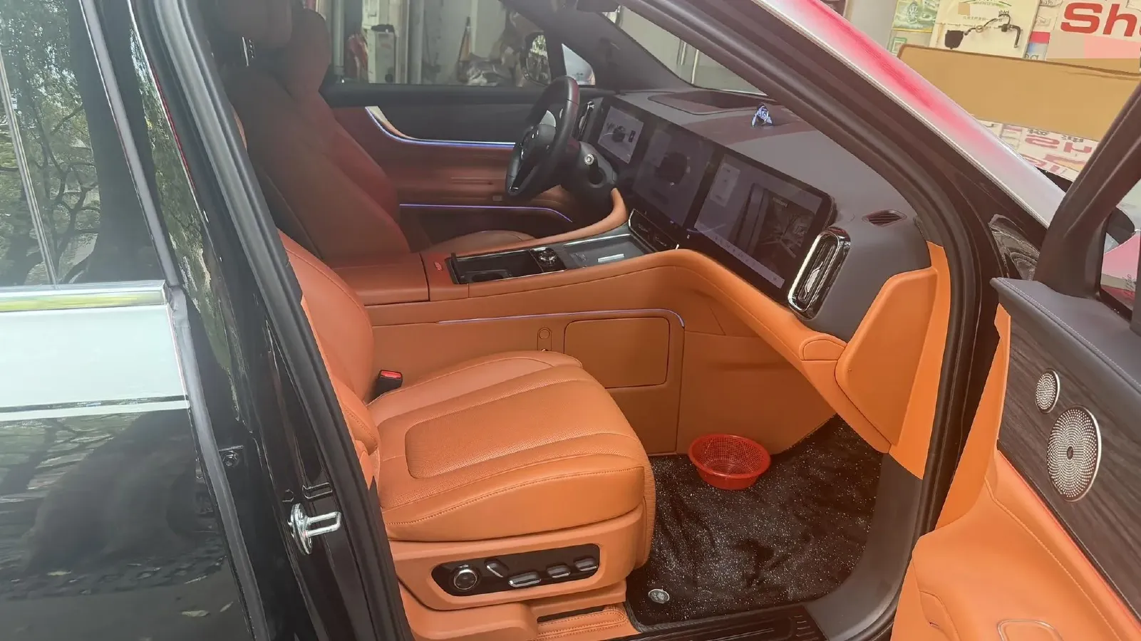 2024 AITO AITO M9 1.5T 152HP L4 REEV 42KWH,autocango,china used car exporter,china ev exporter,chinese used car exporter,chinese used ev exporter