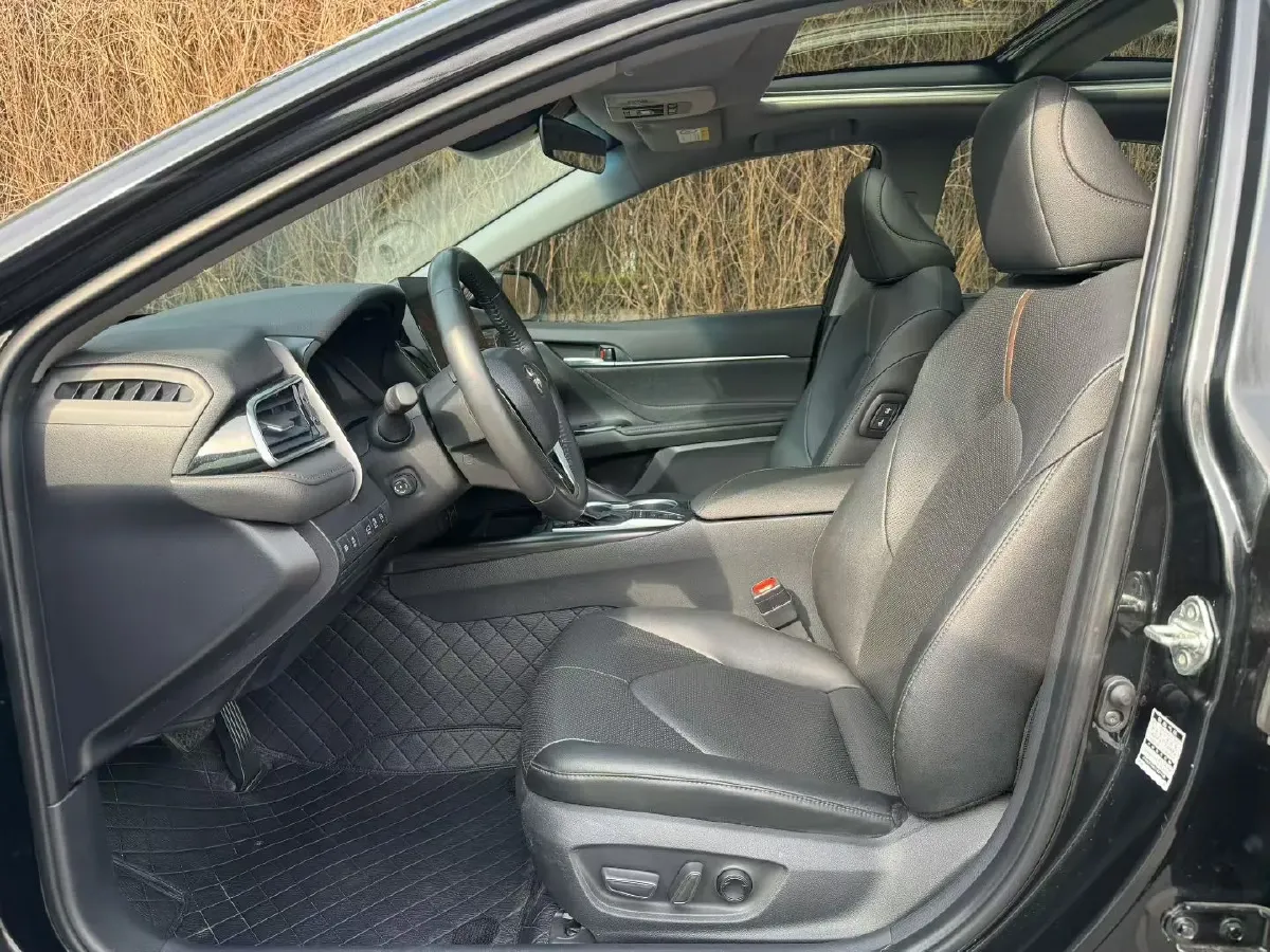 2023 Toyota Camry 2.5L 207HP L4 8AT,autocango,china used car exporter,china ev exporter,chinese used car exporter,chinese used ev exporter
