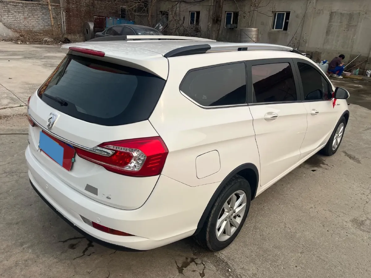 2017 BaoJun 310W 1.5L 112HP L4 6MT,autocango,china used car exporter,china ev exporter,chinese used car exporter,chinese used ev exporter