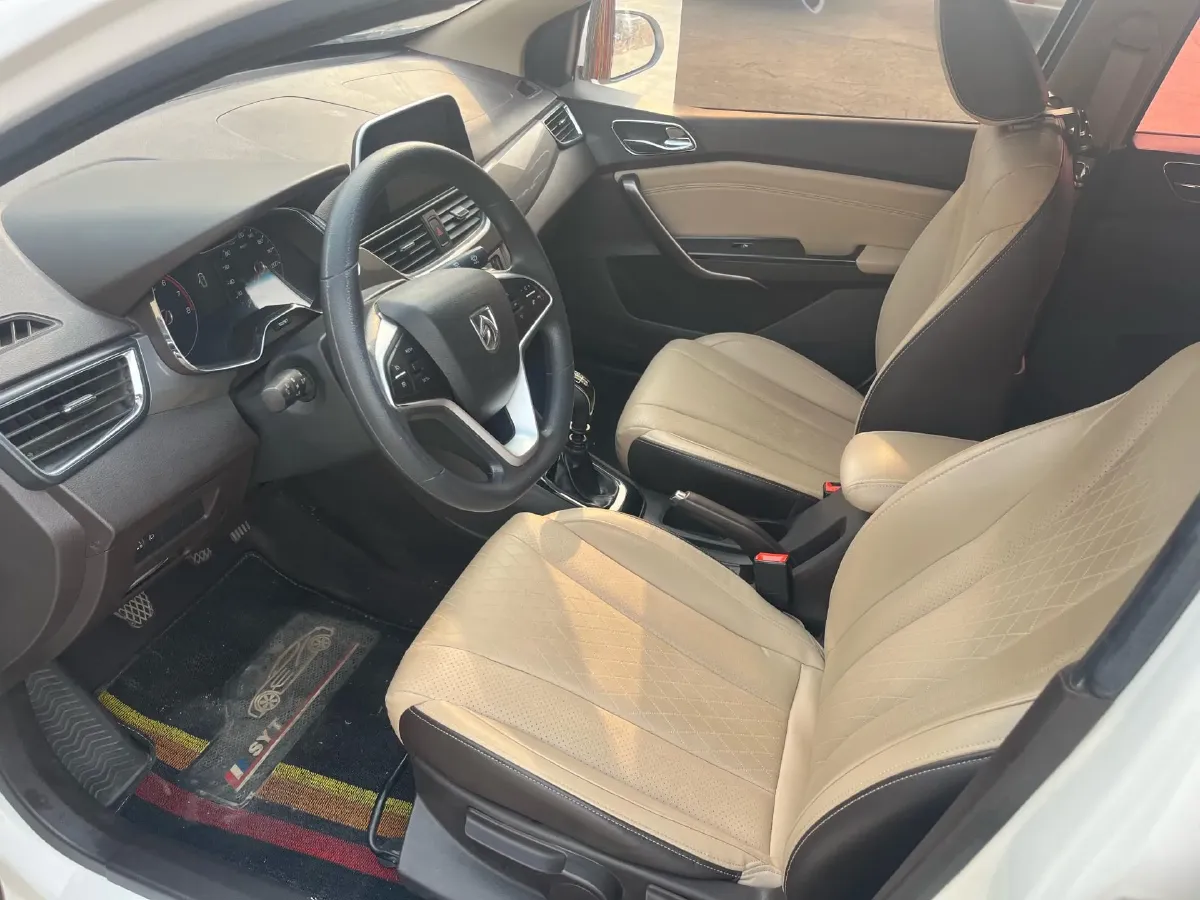 2017 BaoJun 310W 1.5L 112HP L4 6MT,autocango,china used car exporter,china ev exporter,chinese used car exporter,chinese used ev exporter