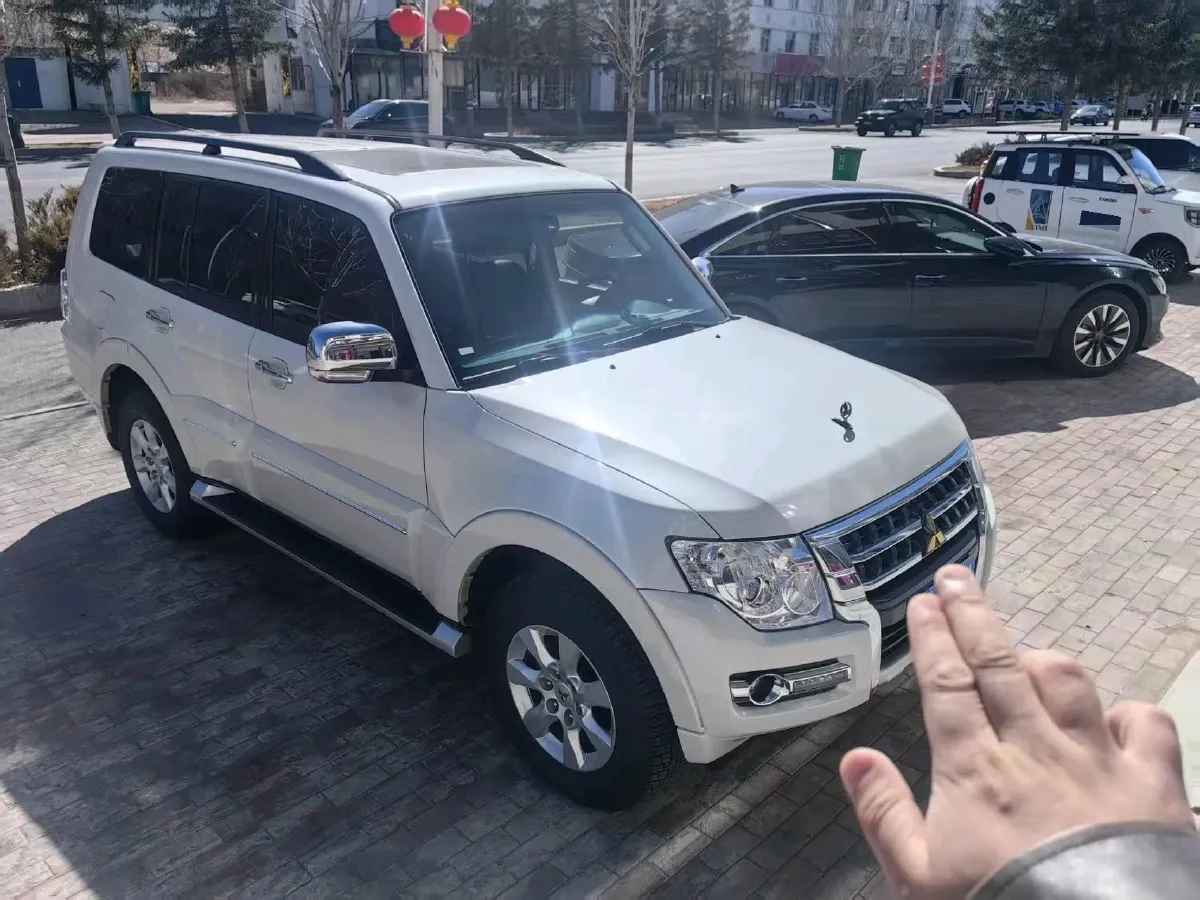 2020 Mitsubishi Pajero 3.0L 174HP V6 5AT,autocango,china used car exporter,china ev exporter,chinese used car exporter,chinese used ev exporter