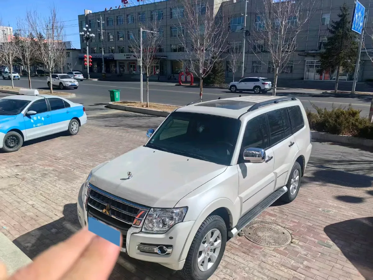 2020 Mitsubishi Pajero 3.0L 174HP V6 5AT,autocango,china used car exporter,china ev exporter,chinese used car exporter,chinese used ev exporter