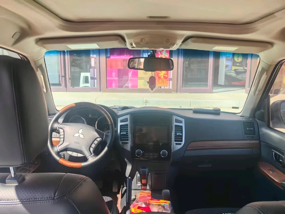 2020 Mitsubishi Pajero 3.0L 174HP V6 5AT,autocango,china used car exporter,china ev exporter,chinese used car exporter,chinese used ev exporter