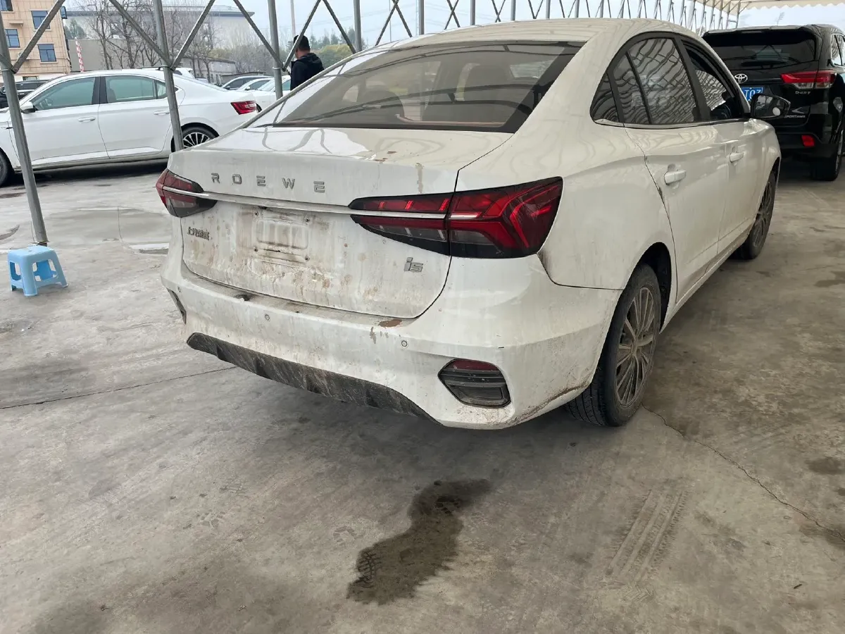 2021 Roewe i5 1.5L 120HP L4 5MT,autocango,china used car exporter,china ev exporter,chinese used car exporter,chinese used ev exporter