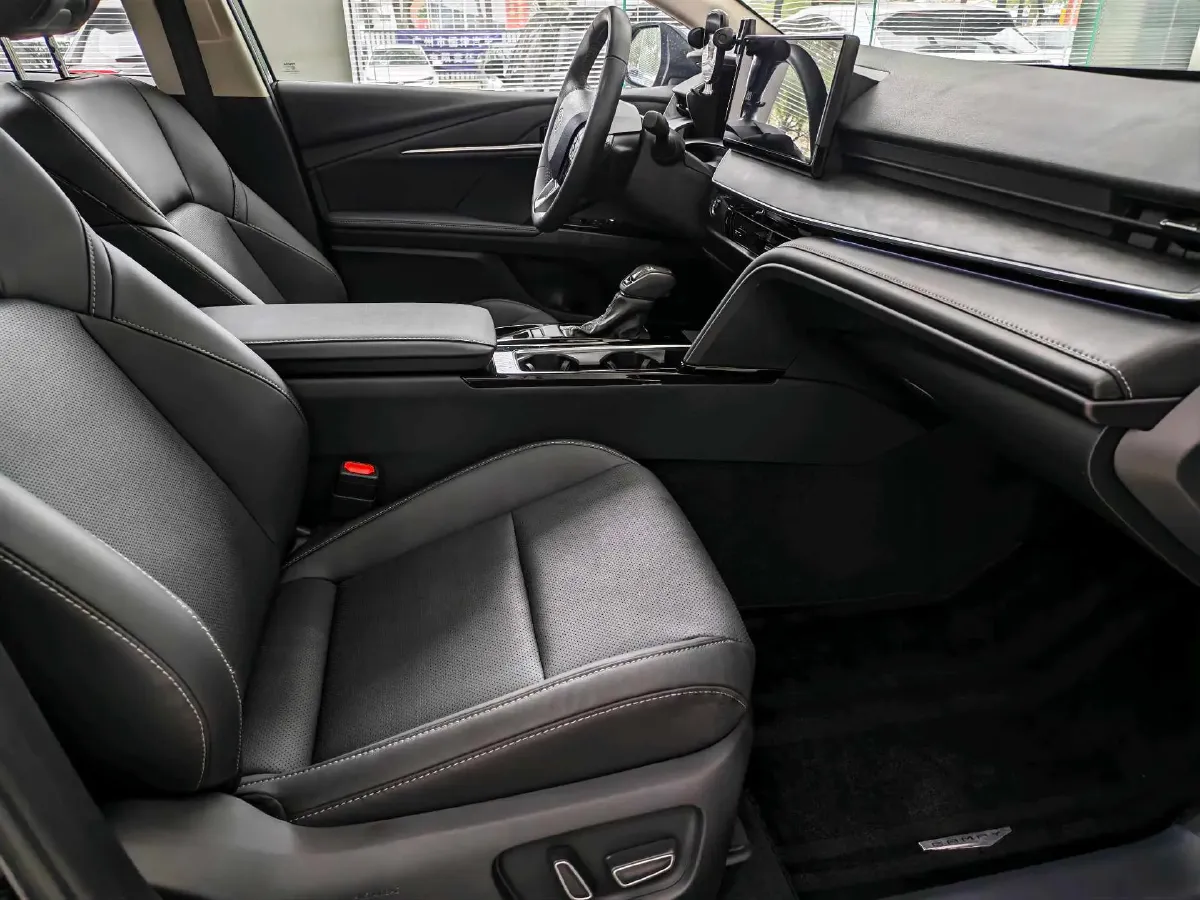 2024 Toyota Camry 2.0L 152HP L4 E-CVT Hybrid,autocango,china used car exporter,china ev exporter,chinese used car exporter,chinese used ev exporter