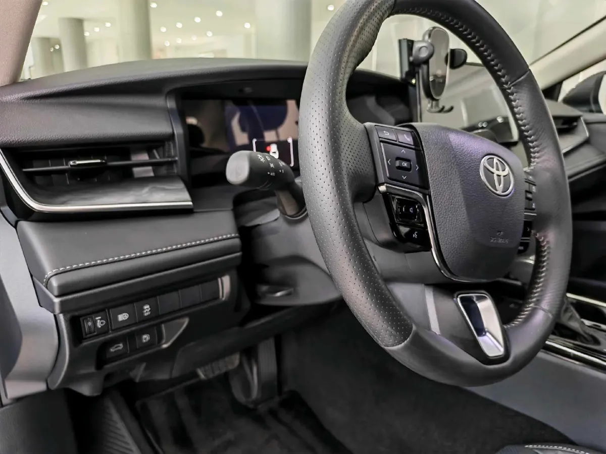 2024 Toyota Camry 2.0L 152HP L4 E-CVT Hybrid,autocango,china used car exporter,china ev exporter,chinese used car exporter,chinese used ev exporter