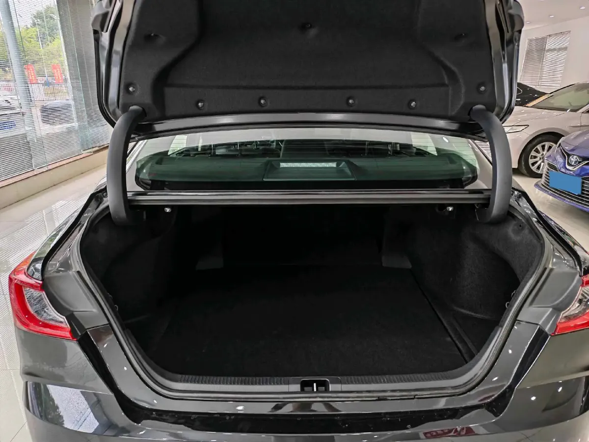 2024 Toyota Camry 2.0L 152HP L4 E-CVT Hybrid,autocango,china used car exporter,china ev exporter,chinese used car exporter,chinese used ev exporter