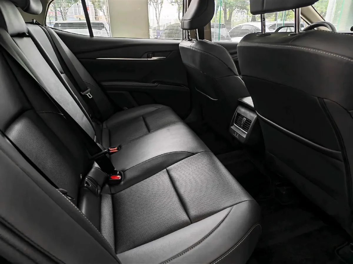 2024 Toyota Camry 2.0L 152HP L4 E-CVT Hybrid,autocango,china used car exporter,china ev exporter,chinese used car exporter,chinese used ev exporter