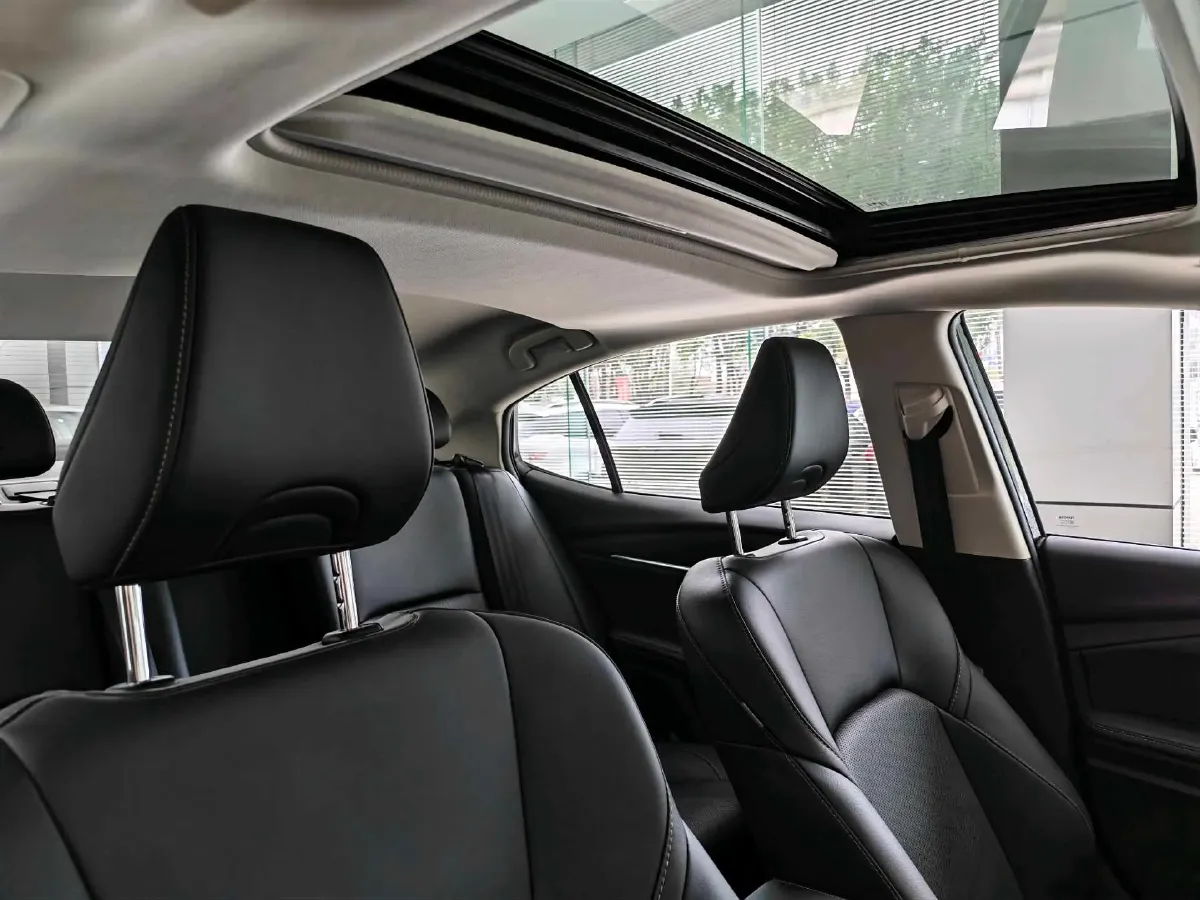 2024 Toyota Camry 2.0L 152HP L4 E-CVT Hybrid,autocango,china used car exporter,china ev exporter,chinese used car exporter,chinese used ev exporter