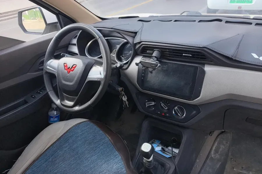 2021 WuLing RongGuang New Truck 1.5L 99HP L4 5MT,autocango,china used car exporter,china ev exporter,chinese used car exporter,chinese used ev exporter