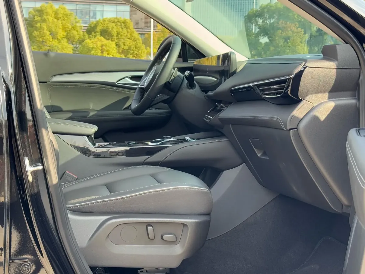 2024 Buick EnvisionPlus 2.0T 237HP L4 9AT,autocango,china used car exporter,china ev exporter,chinese used car exporter,chinese used ev exporter