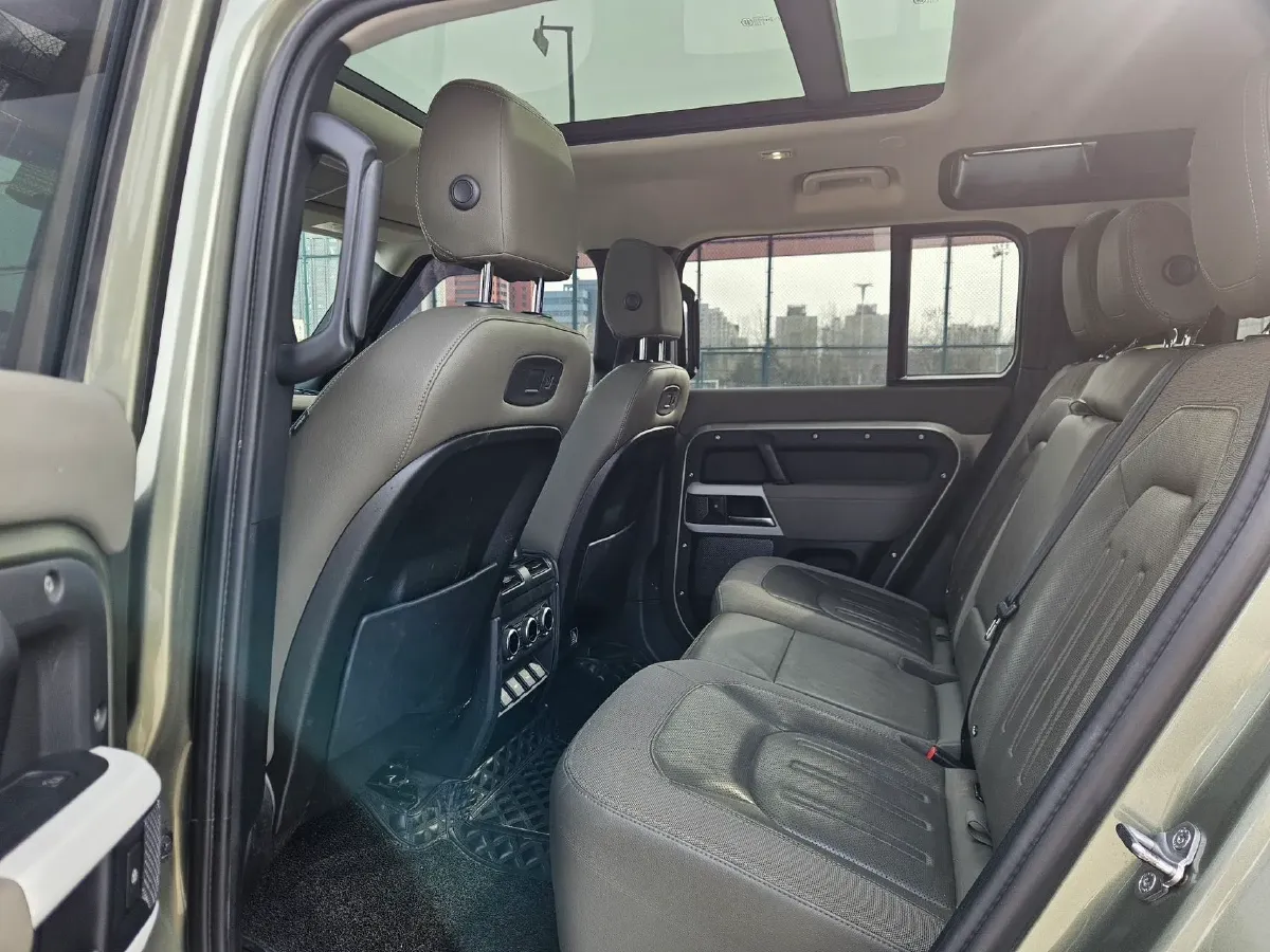 2020 Land Rover Defender 3.0T 400HP L6 8AT,autocango,china used car exporter,china ev exporter,chinese used car exporter,chinese used ev exporter