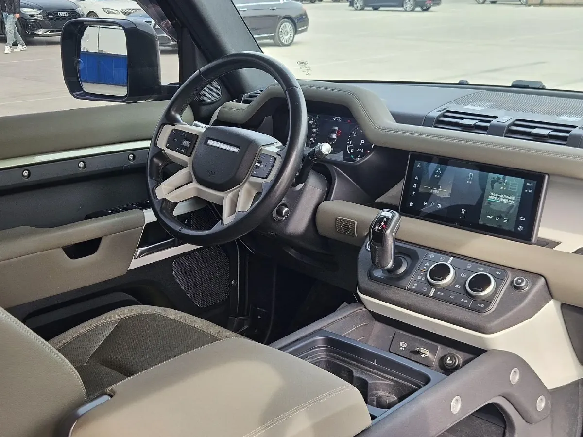 2020 Land Rover Defender 3.0T 400HP L6 8AT,autocango,china used car exporter,china ev exporter,chinese used car exporter,chinese used ev exporter