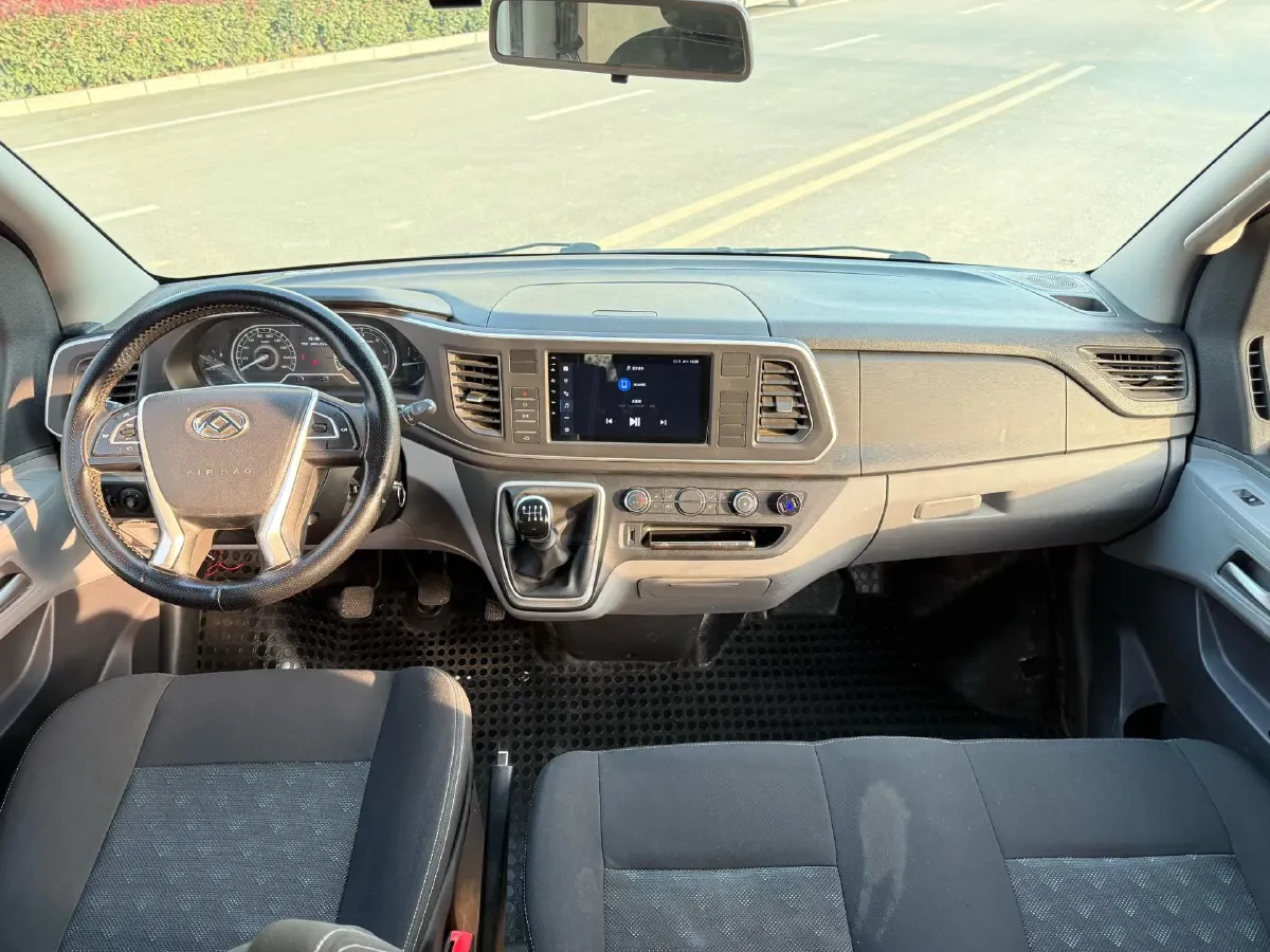 2023 MAXUS XinTu V80 2.0T 139HP L4 6MT,autocango,china used car exporter,china ev exporter,chinese used car exporter,chinese used ev exporter