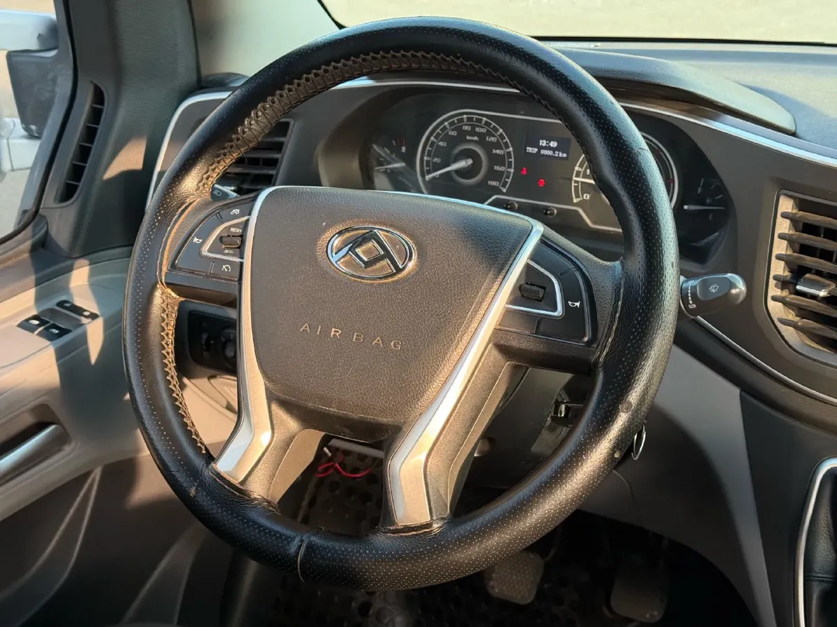 2023 MAXUS XinTu V80 2.0T 139HP L4 6MT,autocango,china used car exporter,china ev exporter,chinese used car exporter,chinese used ev exporter