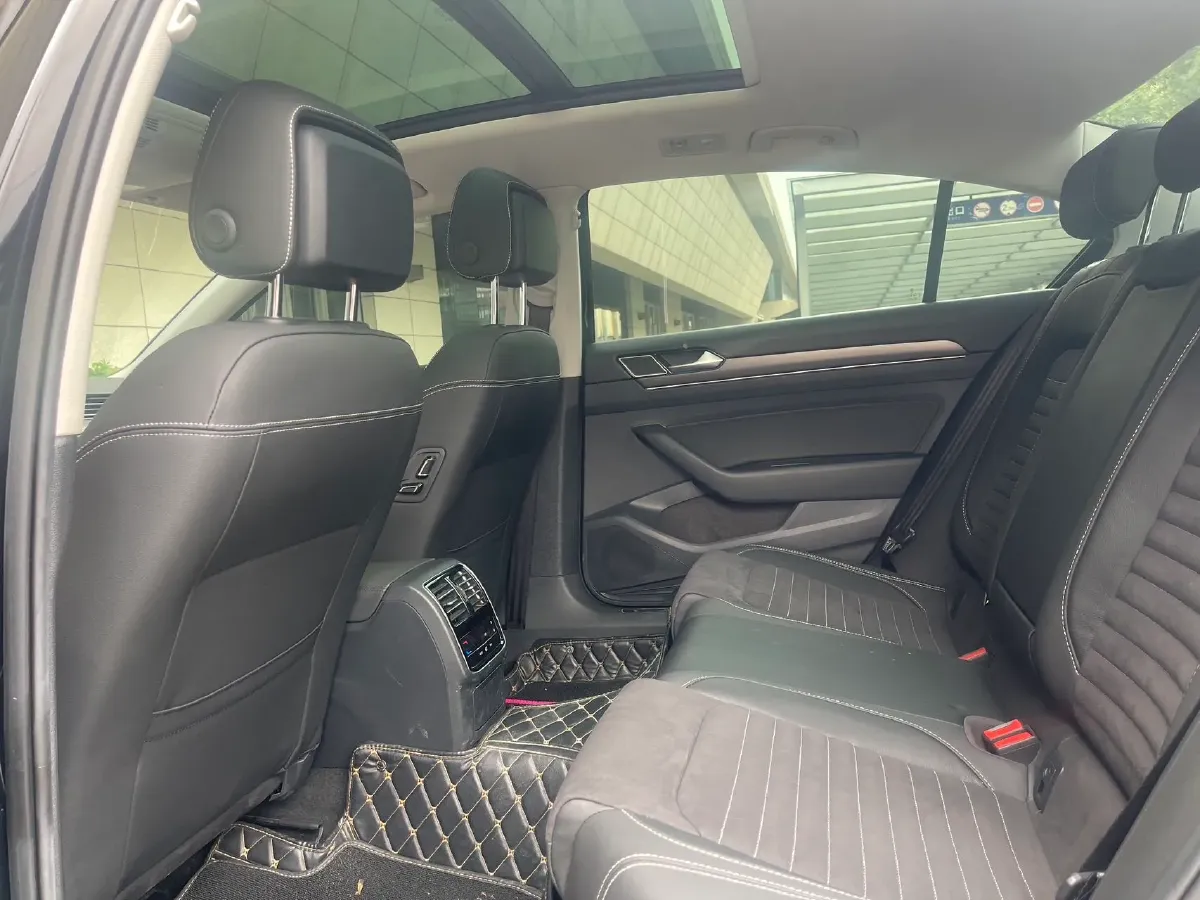 2020 Volkswagen Magotan 2.0T 186HP L4 7DCT,autocango,china used car exporter,china ev exporter,chinese used car exporter,chinese used ev exporter