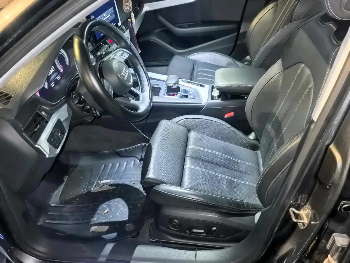 2023 Audi A4L 2.0T 190HP L4 7DCT,autocango,china used car exporter,china ev exporter,chinese used car exporter,chinese used ev exporter