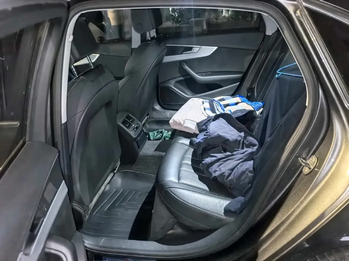 2023 Audi A4L 2.0T 190HP L4 7DCT,autocango,china used car exporter,china ev exporter,chinese used car exporter,chinese used ev exporter