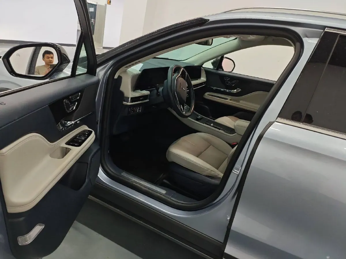 2023 Lincoln Corsair 2.0T 261HP L4 8AT,autocango,china used car exporter,china ev exporter,chinese used car exporter,chinese used ev exporter