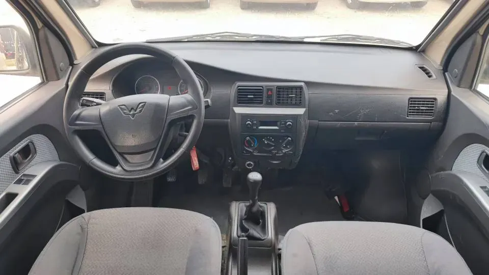 2021 WuLing RongGuang 1.5L 99HP L4 5MT,autocango,china used car exporter,china ev exporter,chinese used car exporter,chinese used ev exporter