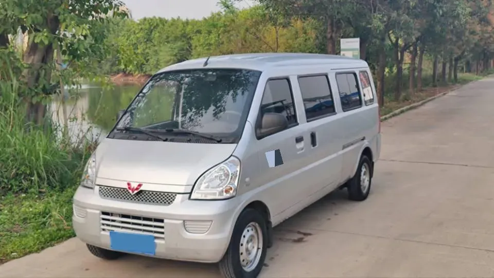 2021 WuLing RongGuang 1.5L 99HP L4 5MT,autocango,china used car exporter,china ev exporter,chinese used car exporter,chinese used ev exporter