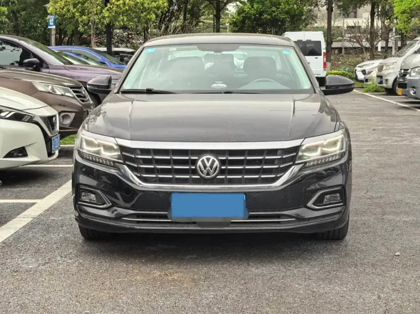 2020 Volkswagen Passat 2.0T 186HP L4 7DCT,autocango,china used car exporter,china ev exporter,chinese used car exporter,chinese used ev exporter