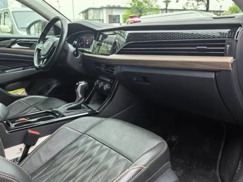 2020 Volkswagen Passat 2.0T 186HP L4 7DCT,autocango,china used car exporter,china ev exporter,chinese used car exporter,chinese used ev exporter