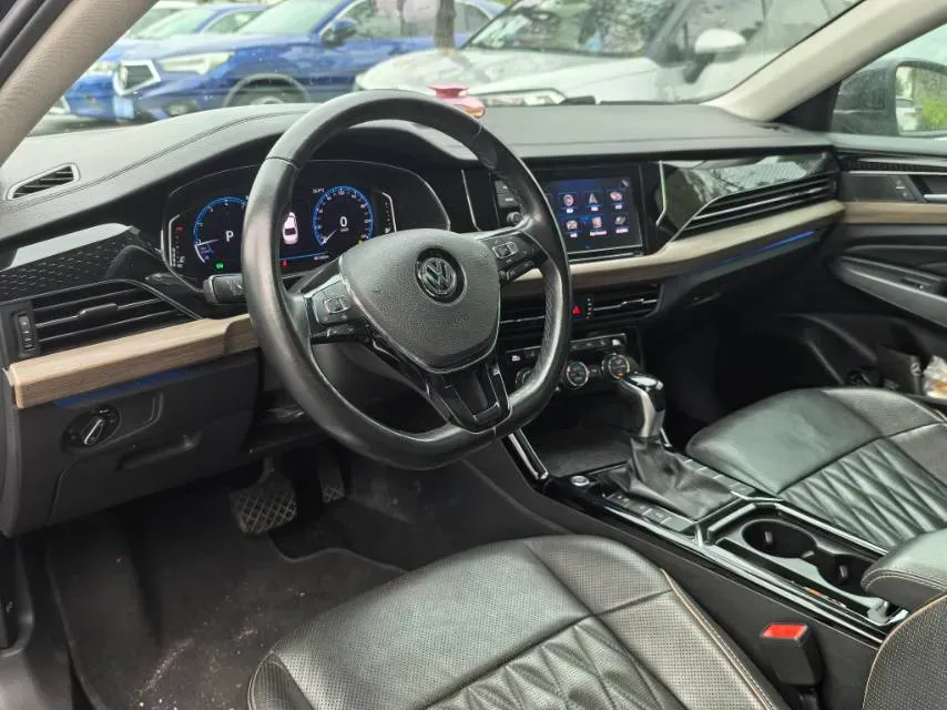 2020 Volkswagen Passat 2.0T 186HP L4 7DCT,autocango,china used car exporter,china ev exporter,chinese used car exporter,chinese used ev exporter