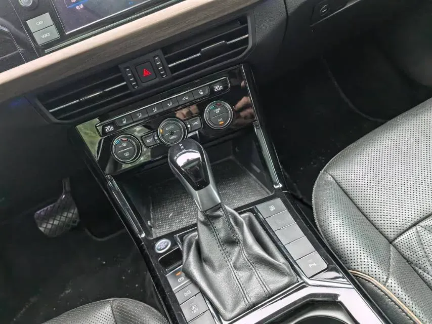 2020 Volkswagen Passat 2.0T 186HP L4 7DCT,autocango,china used car exporter,china ev exporter,chinese used car exporter,chinese used ev exporter