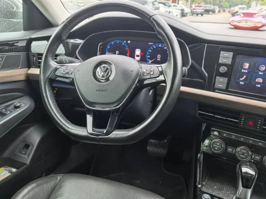 2020 Volkswagen Passat 2.0T 186HP L4 7DCT,autocango,china used car exporter,china ev exporter,chinese used car exporter,chinese used ev exporter