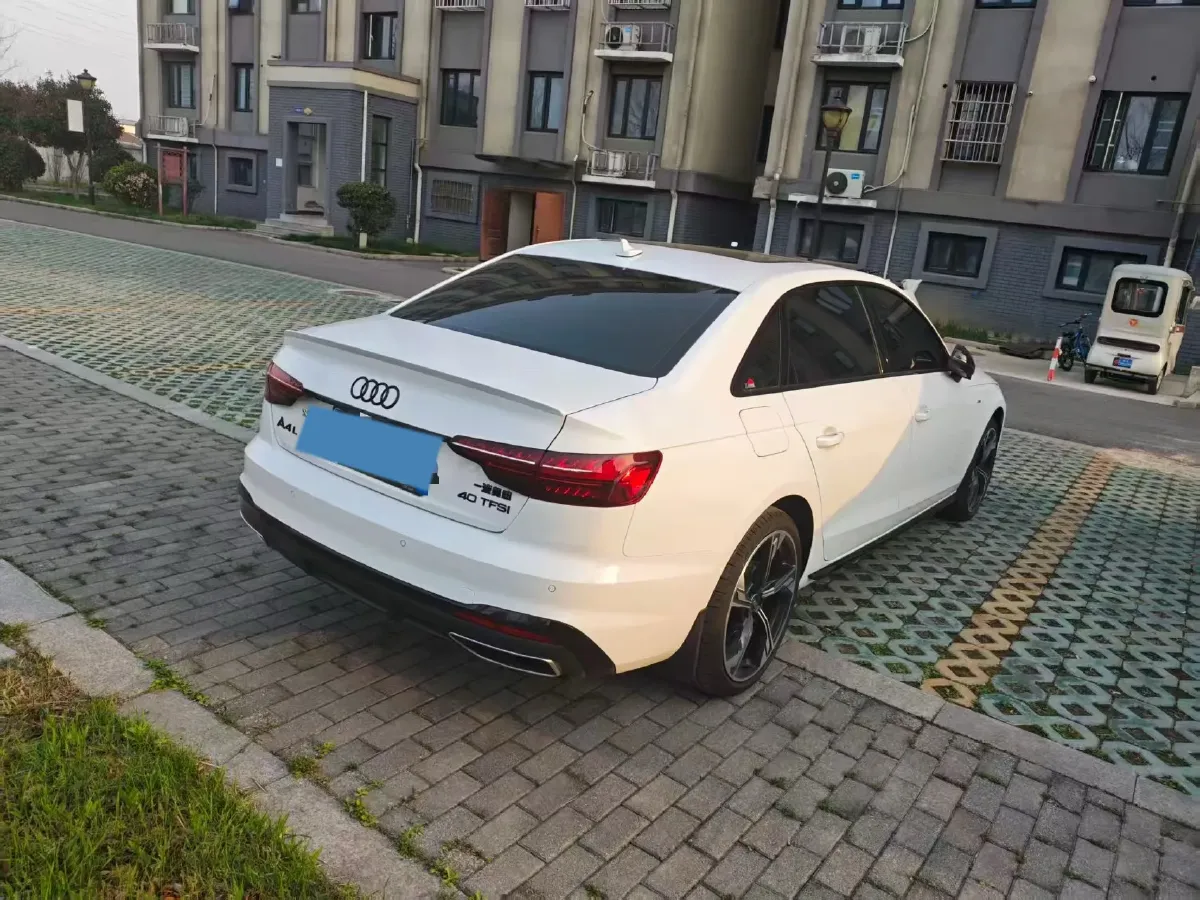 2025 Audi A4L 2.0T 190HP L4 7DCT,autocango,china used car exporter,china ev exporter,chinese used car exporter,chinese used ev exporter