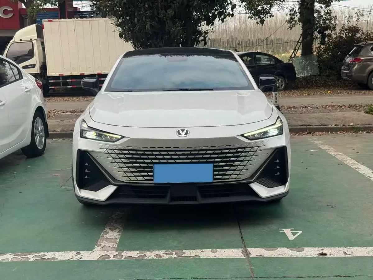 2022 ChangAn UNI-V 1.5T 188HP L4 7DCT,autocango,china used car exporter,china ev exporter,chinese used car exporter,chinese used ev exporter