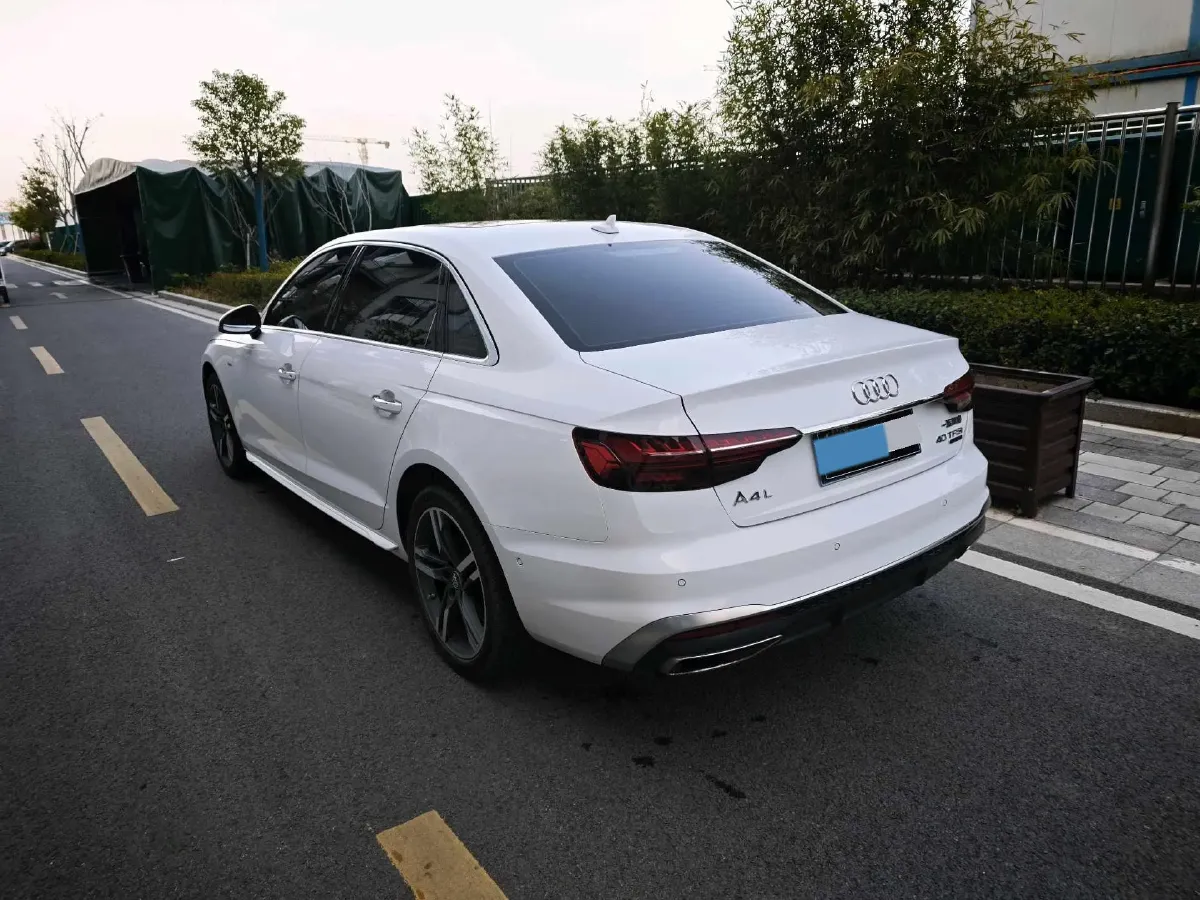 2020 Audi A4L 2.0T 190HP L4 7DCT,autocango,china used car exporter,china ev exporter,chinese used car exporter,chinese used ev exporter