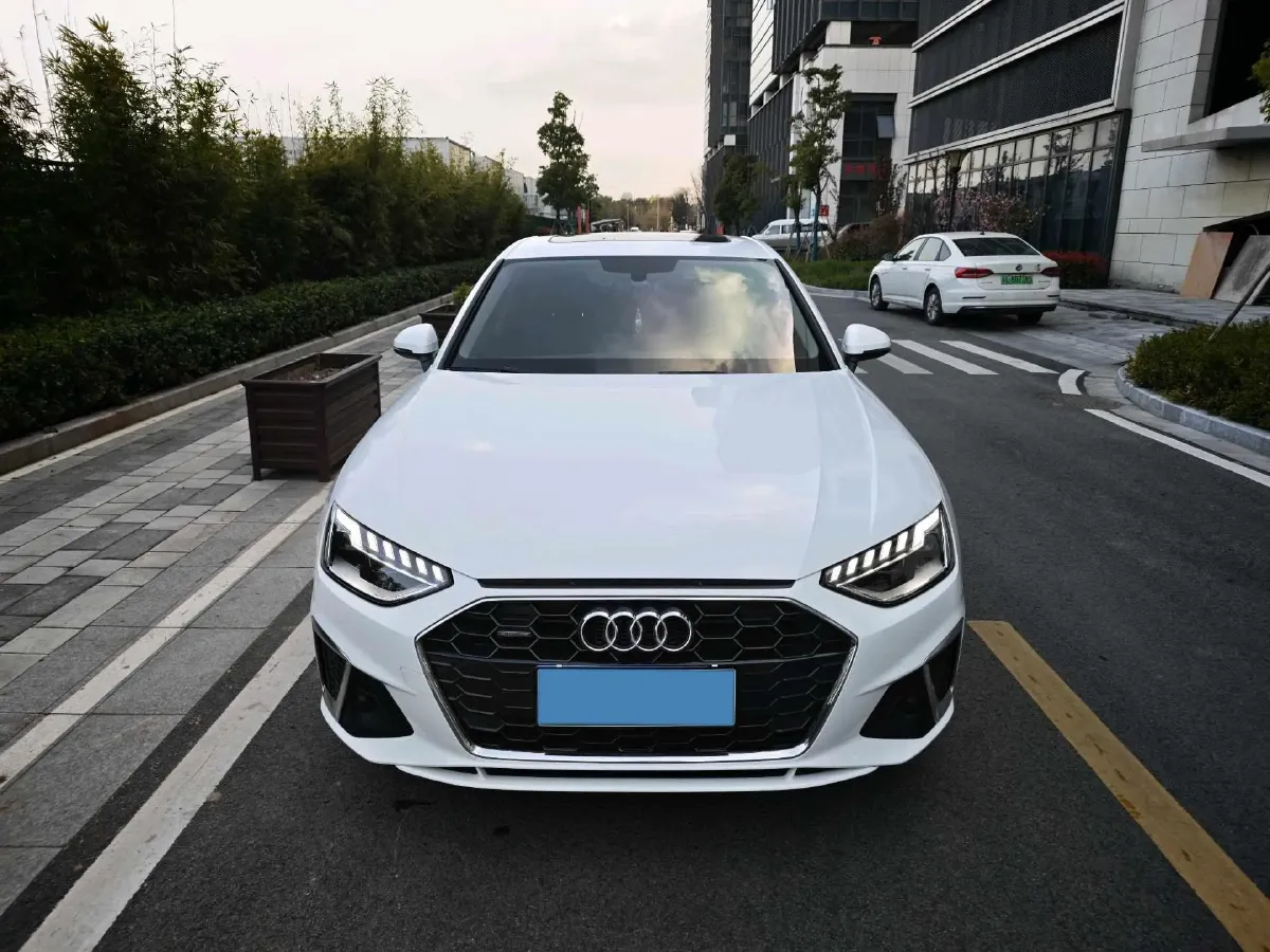 2020 Audi A4L 2.0T 190HP L4 7DCT,autocango,china used car exporter,china ev exporter,chinese used car exporter,chinese used ev exporter