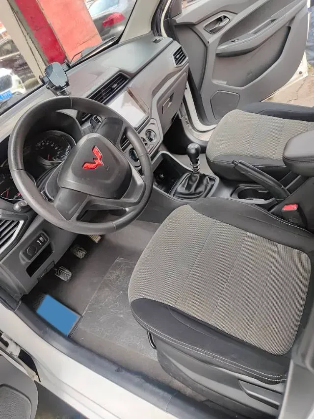 2021 WuLing HongGuang 1.5L 99HP L4 6MT,autocango,china used car exporter,china ev exporter,chinese used car exporter,chinese used ev exporter