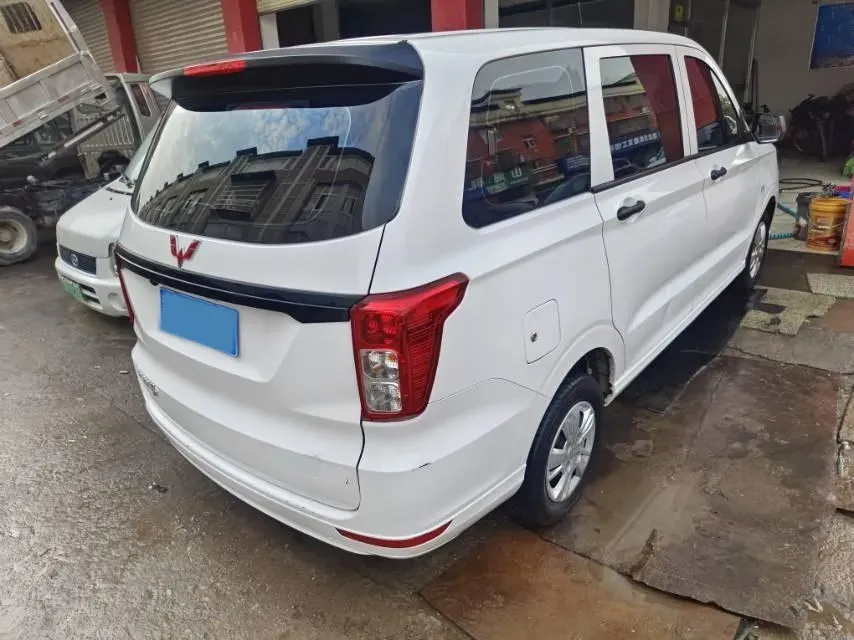 2021 WuLing HongGuang 1.5L 99HP L4 6MT,autocango,china used car exporter,china ev exporter,chinese used car exporter,chinese used ev exporter