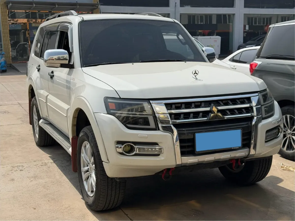 2018 Mitsubishi Pajero 3.0L 174HP V6 5AT,autocango,china used car exporter,china ev exporter,chinese used car exporter,chinese used ev exporter