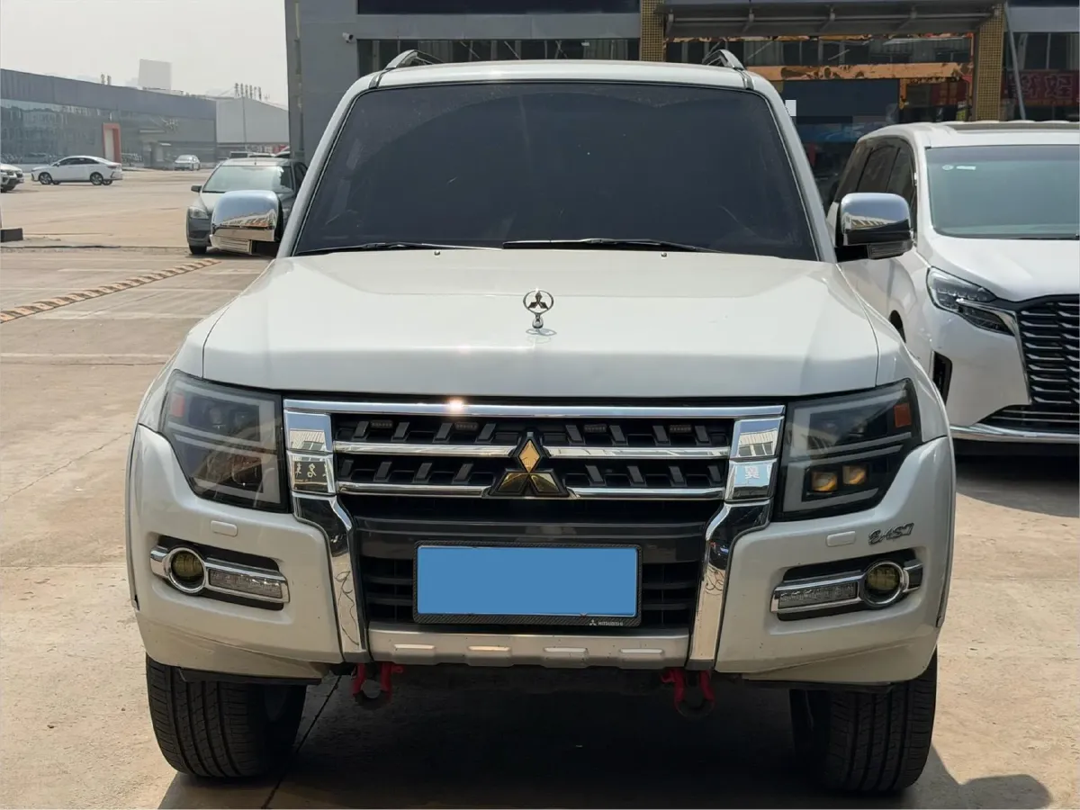 2018 Mitsubishi Pajero 3.0L 174HP V6 5AT,autocango,china used car exporter,china ev exporter,chinese used car exporter,chinese used ev exporter